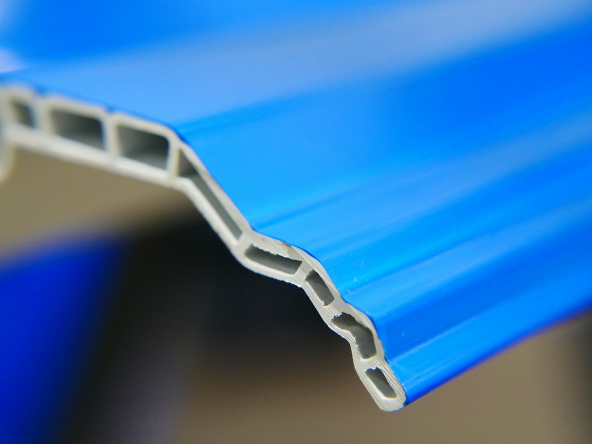 Poliwęglan komorowy 16 mm – idealny materiał budowlany
